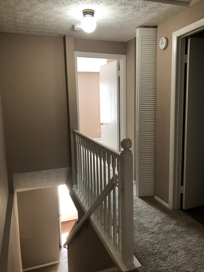 Building Photo - Townhome with basement!