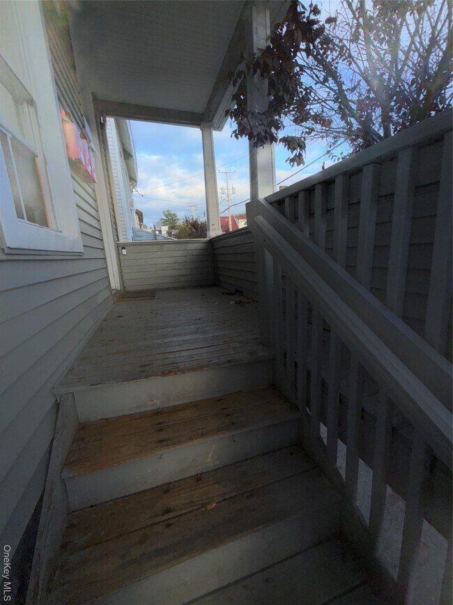 Building Photo - 54 Gifford Ave