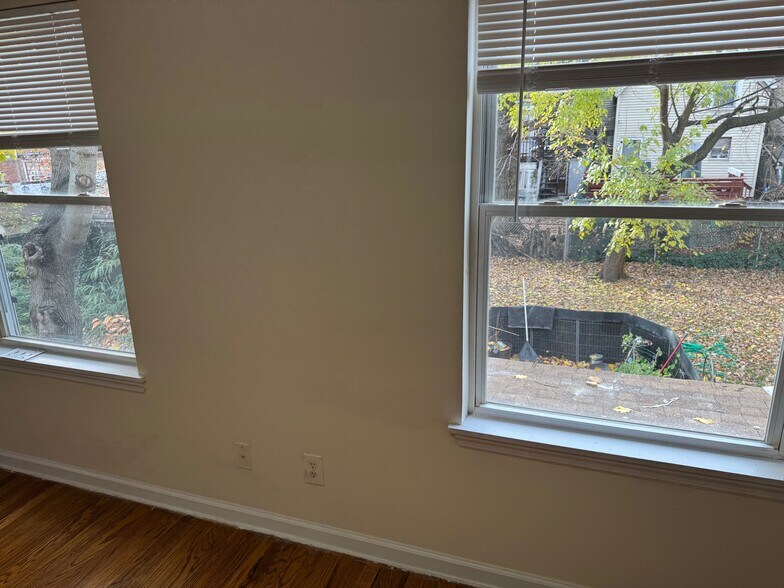 Building Photo - 31 Emory St