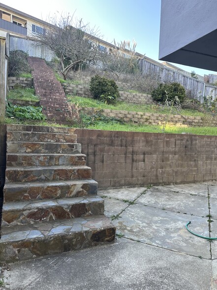 Building Photo - 91 Zita Mnr