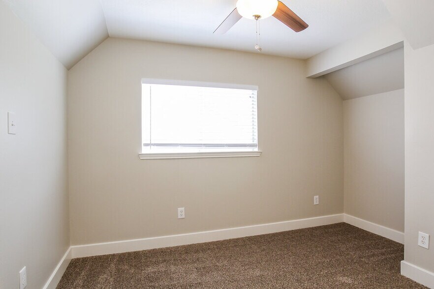 Building Photo - 9711 Farrell Dr