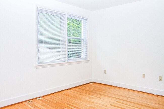 Building Photo - 2515 Plateau Rd