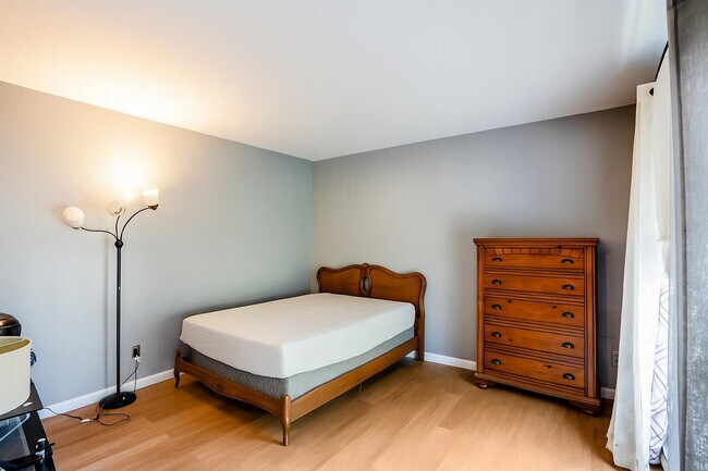 Building Photo - 247 Strawridge Rd