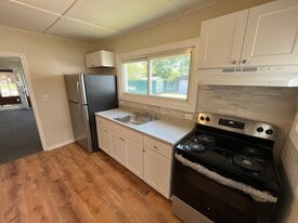 Building Photo - 53 Montauk St
