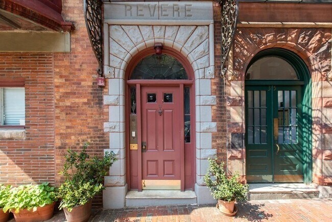 Building Photo - 37 Revere St