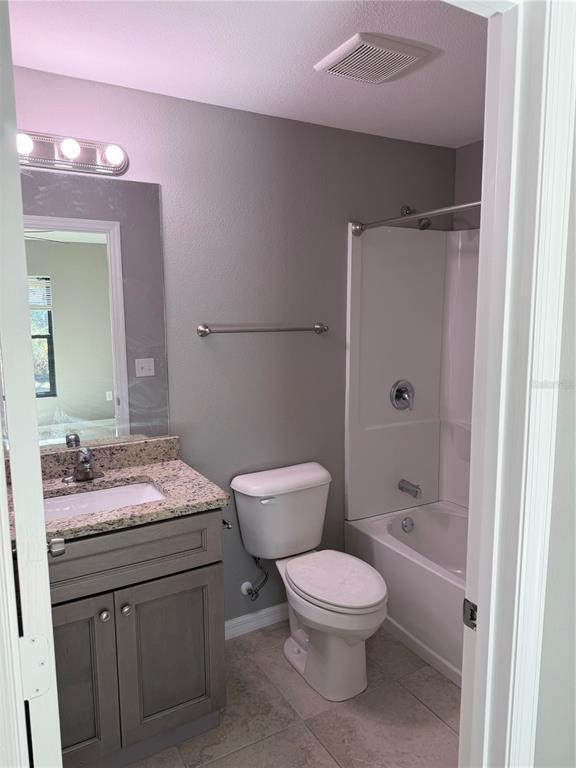 Building Photo - 17097 Thompson Ave