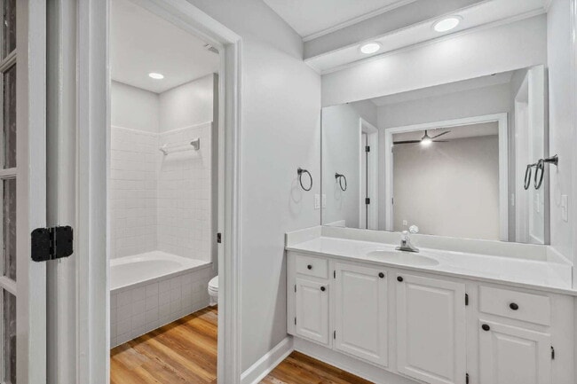 Building Photo - Stunning North Raleigh Townhome