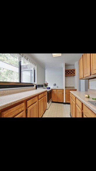 Building Photo - 314 W Miner St