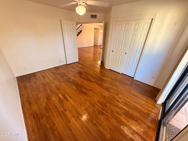 Building Photo - 2506 E Shaw Butte Dr