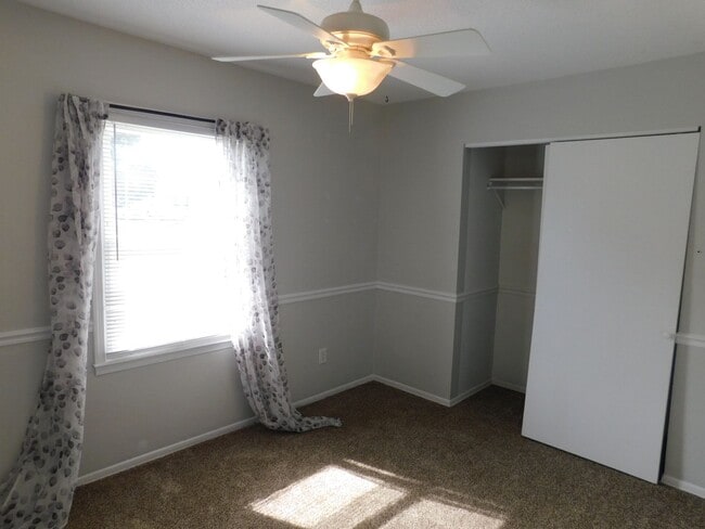 Building Photo - Quaint Family Home