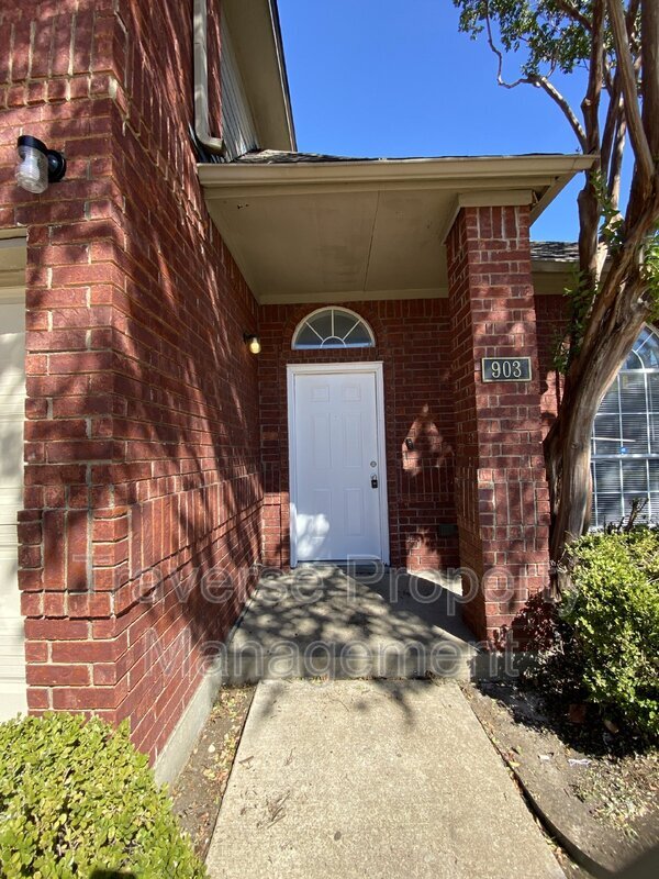 Building Photo - 903 Freshwood Ct