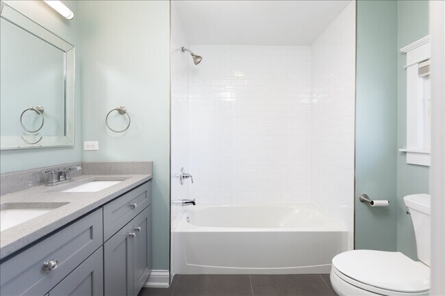 Building Photo - 18 N Main St