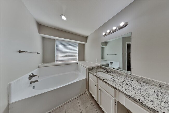 Building Photo - 17918 Seven Pines Dr