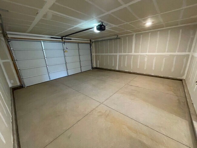 Building Photo - Brand New 3-Bed/2.5 Bath Town Home