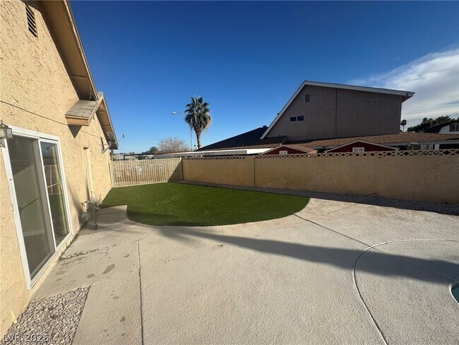 Building Photo - 4171 Victoria St