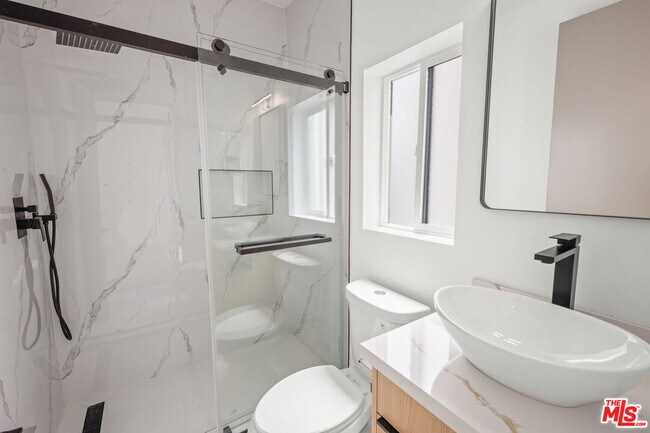 Building Photo - 11012 Hortense St