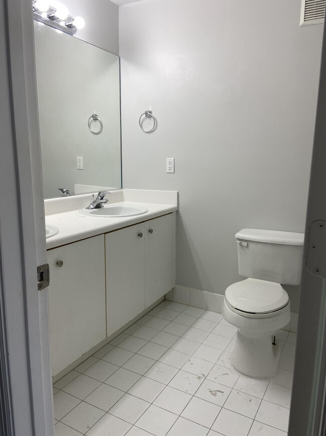Building Photo - 4752 NW 59th Manor