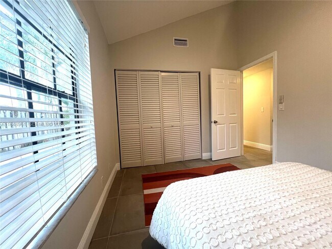 Building Photo - 13473 Fountain View Blvd