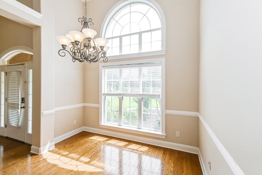 Building Photo - 4869 Rosebrook Cir E