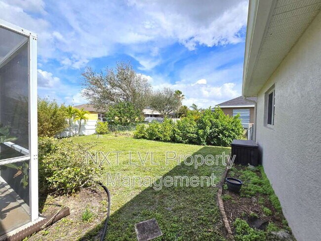 Building Photo - 2507 Embers Pkwy W