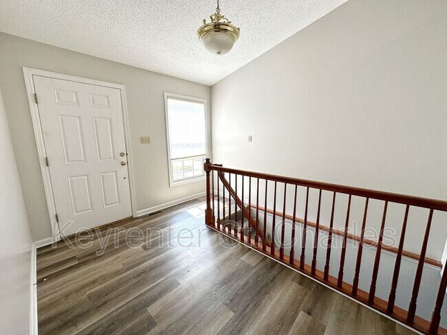 Building Photo - 1563 Rosedale Dr