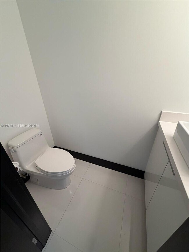 Building Photo - 2699 Tigertail Ave