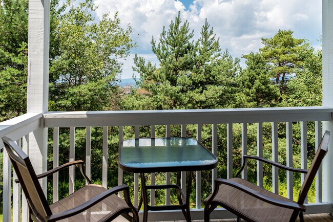 Building Photo - Two Bedroom Contemporary Style Apartment o...