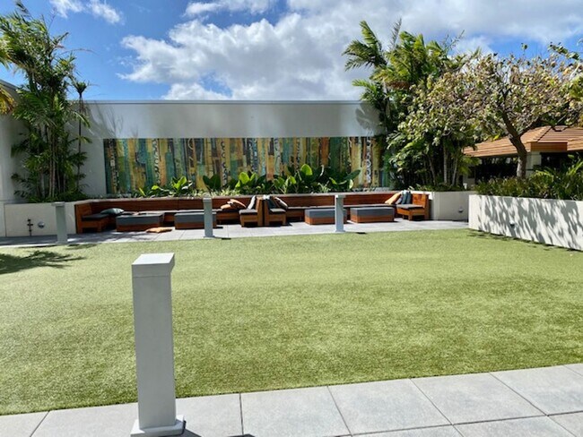 Building Photo - The Collection at Ala Moana
