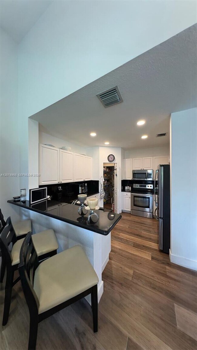 Building Photo - 6691 NW 107 Ct