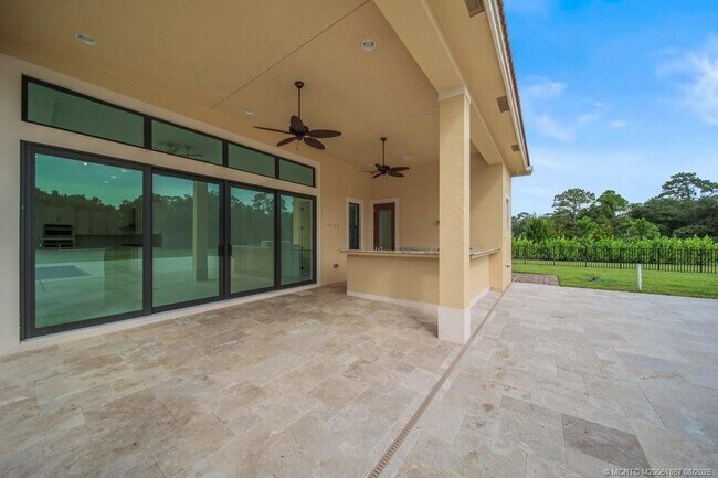 Building Photo - 5286 SW Pomegranate Way