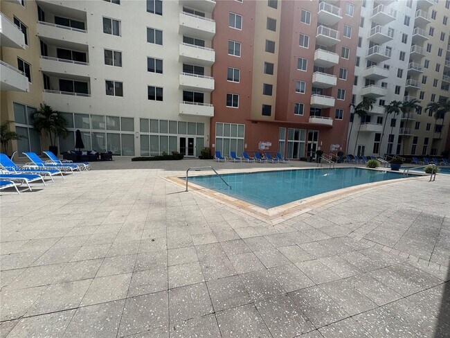 Building Photo - 18800 NE 29th Ave