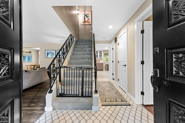 Building Photo - University Place 4 Bed/2.5 Bath