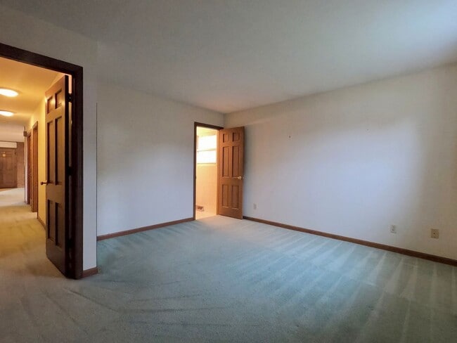 Building Photo - ALL ONE LEVEL IN THE HALLS COMMUNITY! 2 BD...