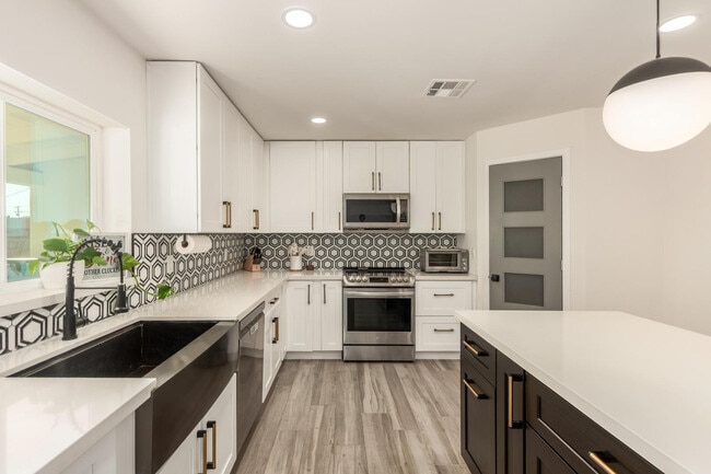 Building Photo - 6701 E Culver St