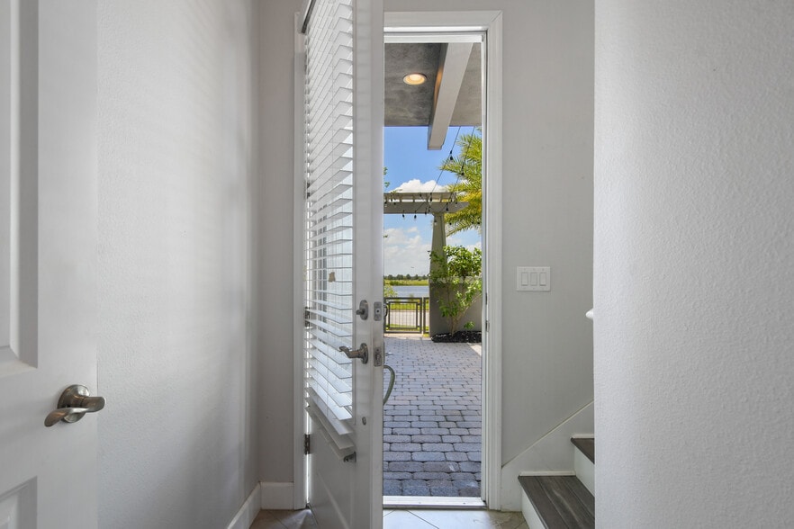 Building Photo - 13787 Benavente Ave
