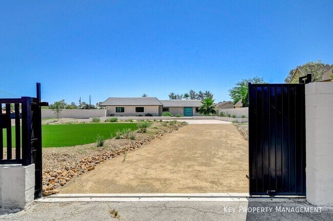 Building Photo - 3962 Euclid St