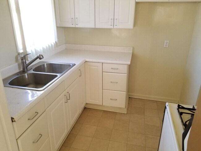 Building Photo - 2233-2235 Euclid