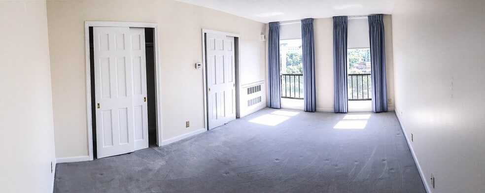 Building Photo - 33 Pond Ave