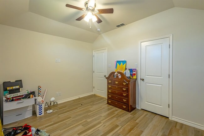 Building Photo - 514 Prado Dr
