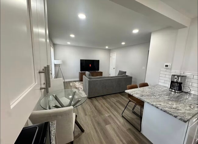 Building Photo - 1830 White St