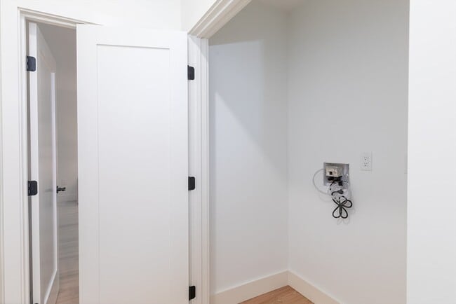 Building Photo - 34 Waverly Pl