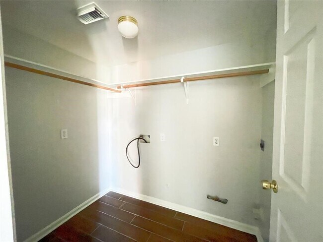 Building Photo - 6638 Chantalle Dr