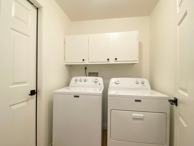 Building Photo - FULLY UPDATED Auburn home near Thomas Jefferson HS