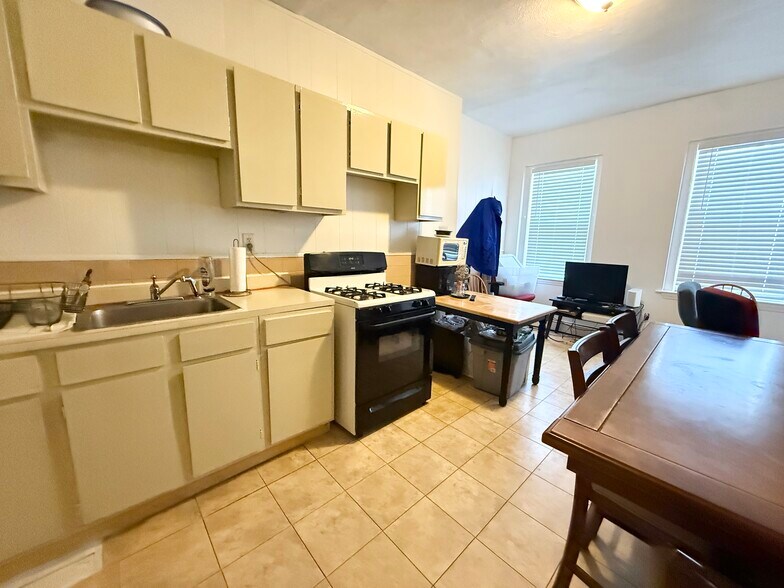 Building Photo - 66 Hammond St