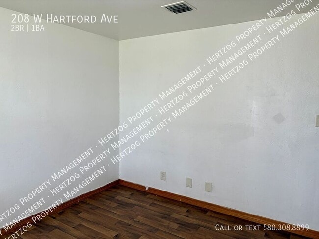 Building Photo - 208 W Hartford Ave