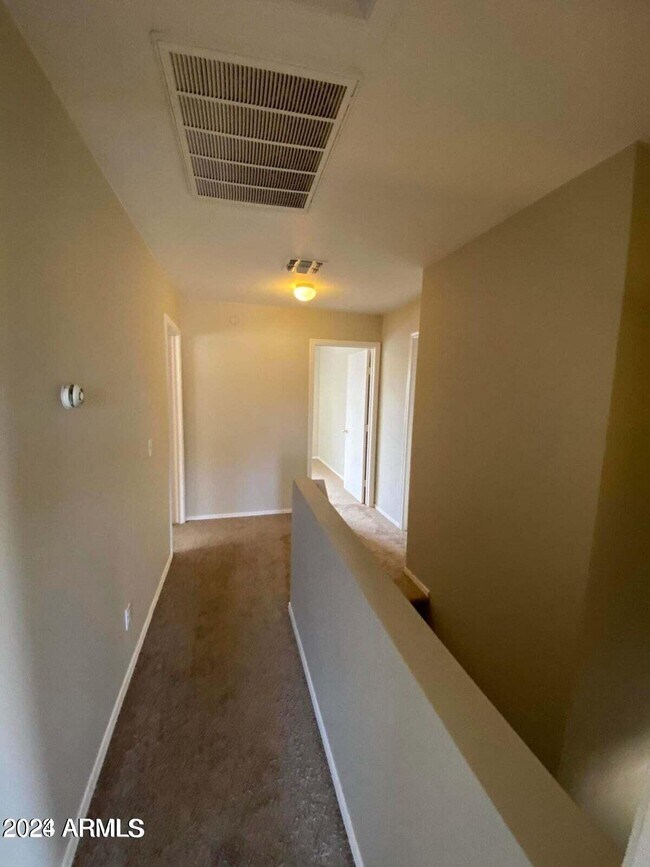 Building Photo - 2138 E Spruce Dr