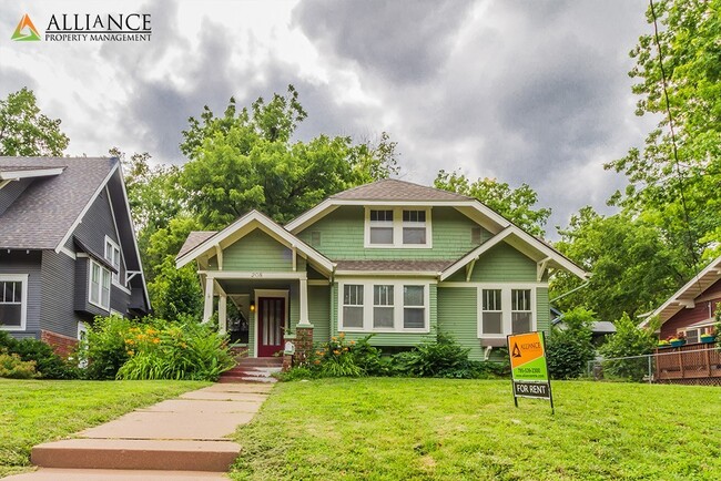 Building Photo - $300 off 1st Month's Rent!! Gorgeous Home!!