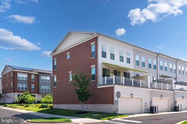 Building Photo - spacious 3-bedroom, 2 full and 2 half bathroom residence