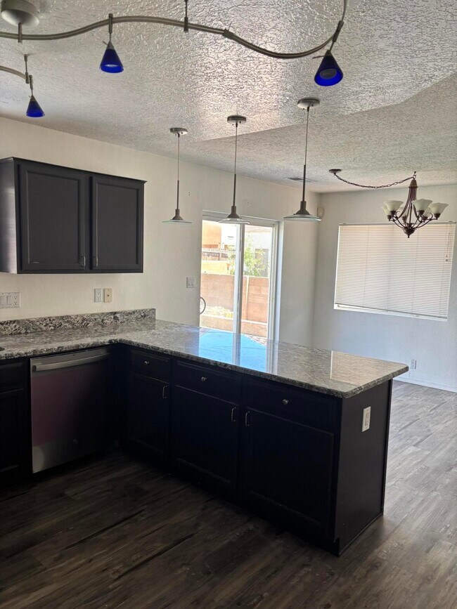 Building Photo - 7123 Husky Dr NE