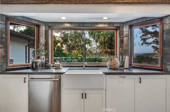 Building Photo - 27151 Mission Hills Dr